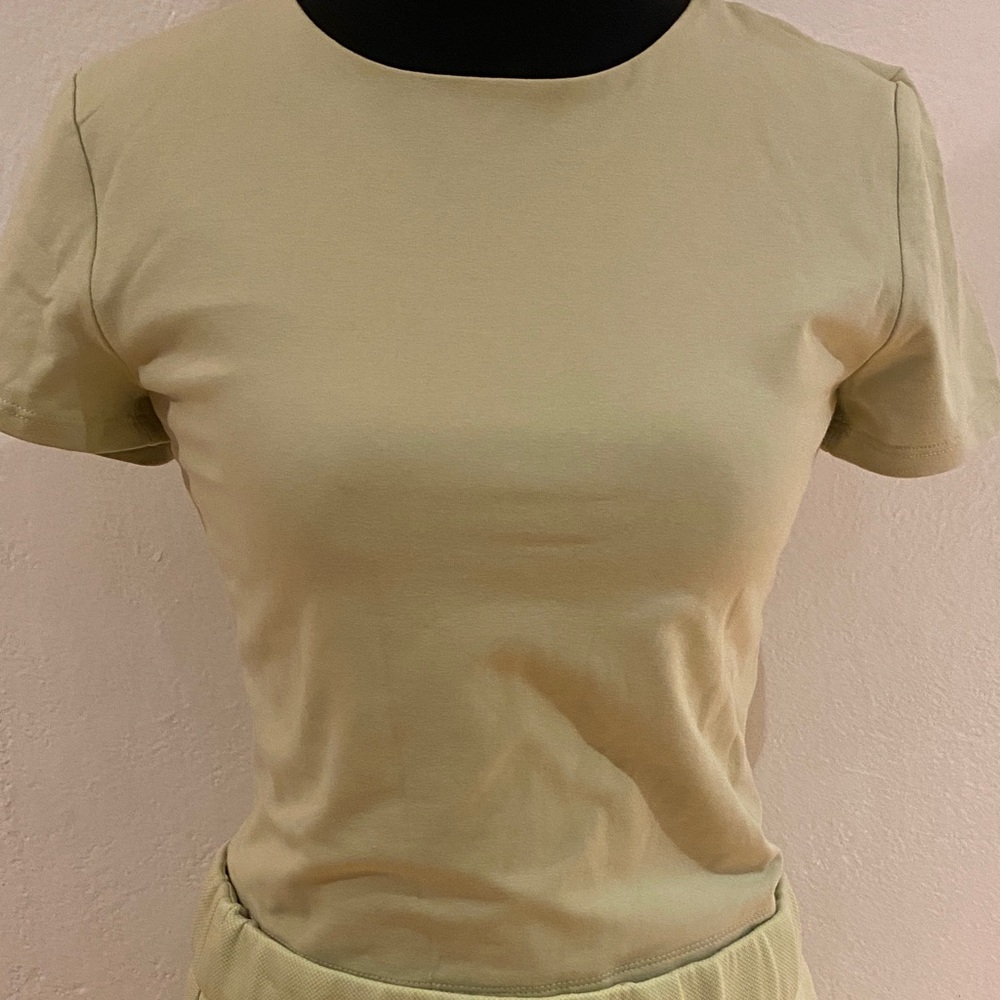Elegant Green Shirt and Skirt Set NWT (2 piece) - Picture 2 of 7